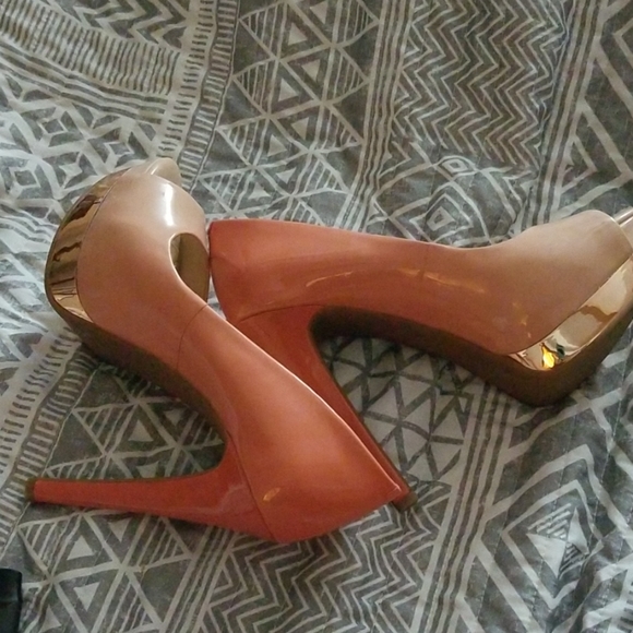 Heels - Picture 3 of 3